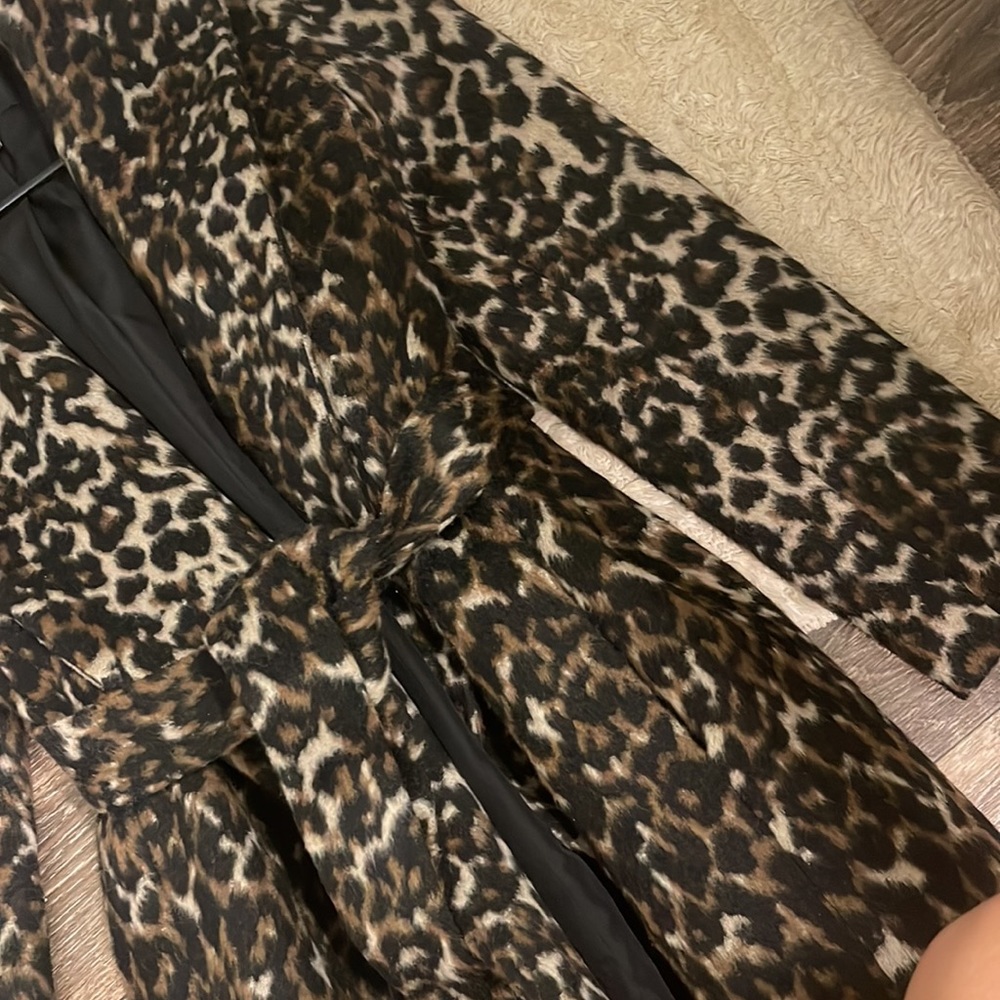 Beautiful coat - Picture 3 of 3